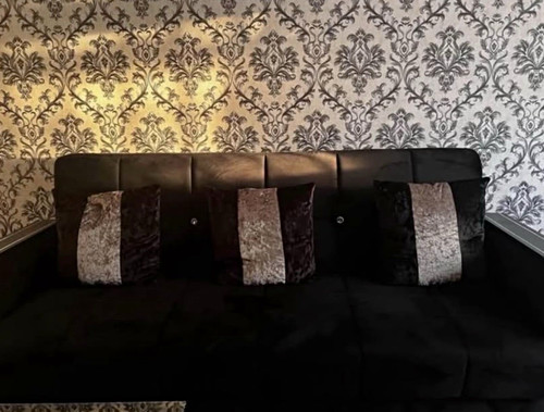 Black velvet tufted 3 - 2x,